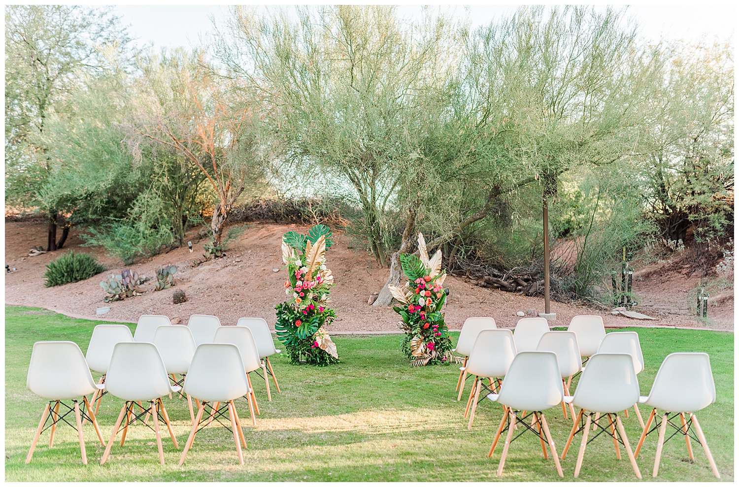 wedding+inspo+New+Mexico+wedding+photographer+vibrant+wedding+tropical+wedding+decor+palm+cake+balloons+ceremony